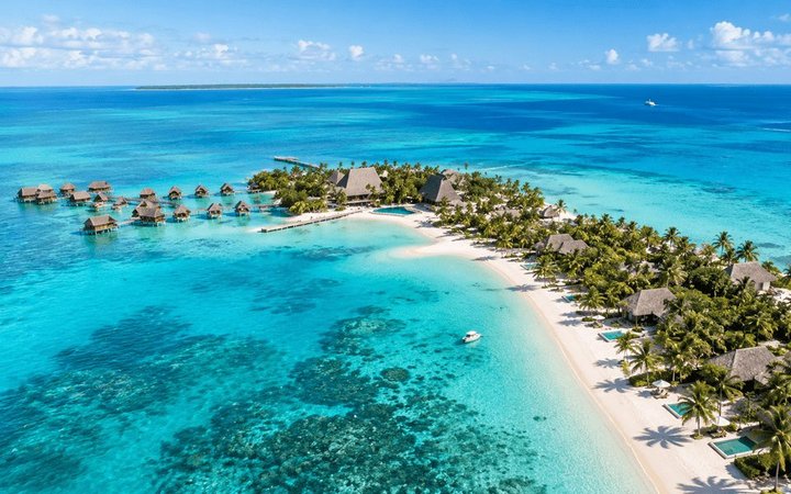 Turquoise Caribbean lagoon used for the February flight alert banner
